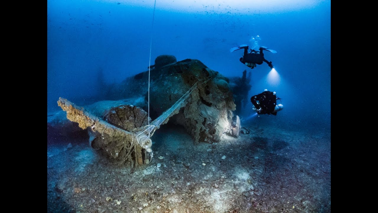 B-17 "Flying Fortress" wreck - Vis island, Croatia. HQ footage from inside & outside.