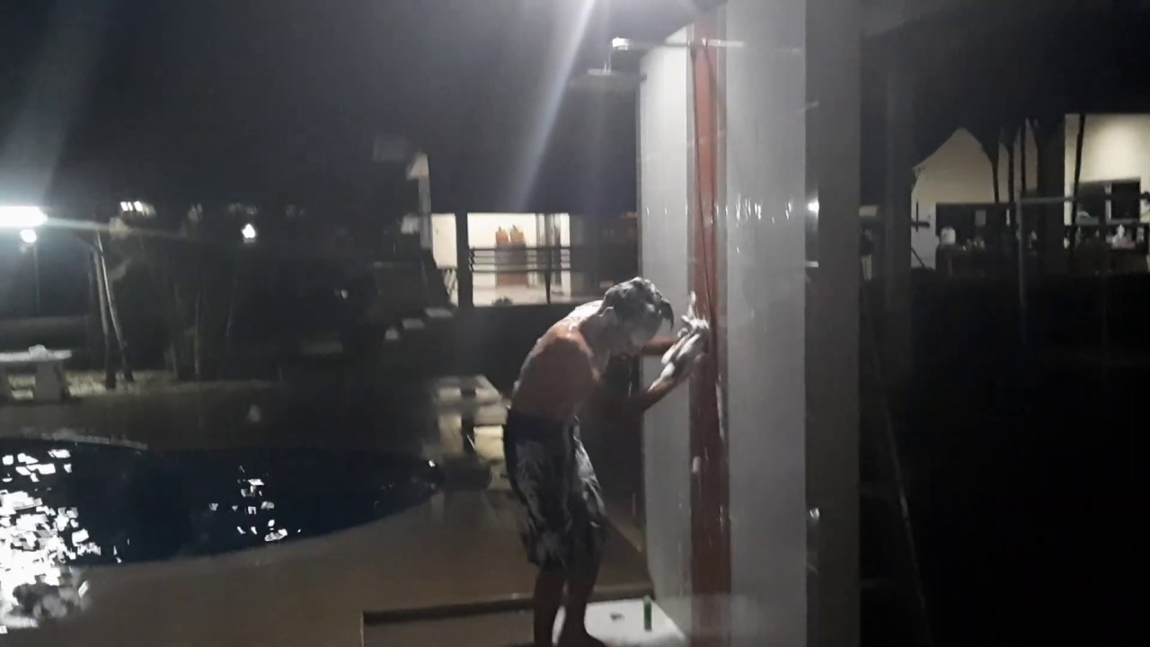 ดินด่วนสระผมล้างแชมพูไม่หมดซะที!! ที่แท้สายป่วนแกล้งนี่เอง