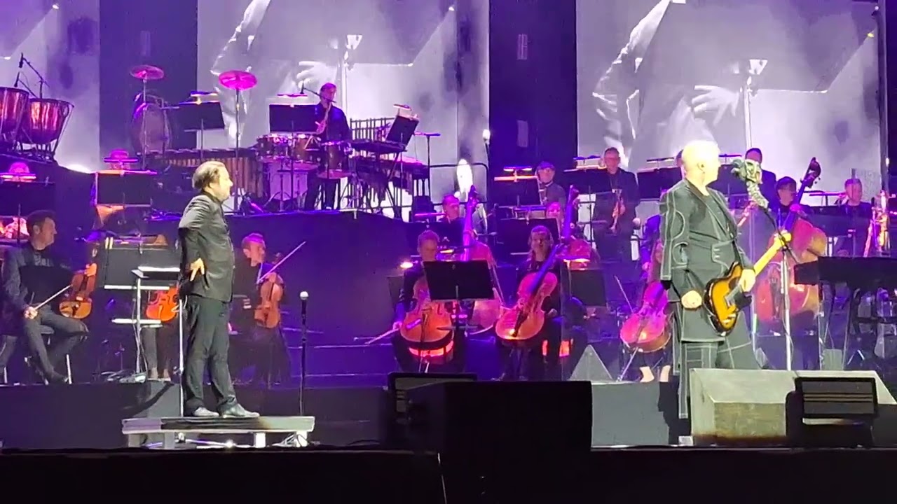 Apulanta ja Sinfonialahti 23.8.25, Valot pimeyksien reunalla, Anna mulle piiskaa. #Ratinastadion