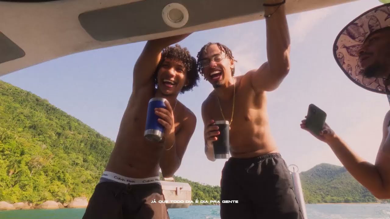 Gapes, DougB - Meu Esquema (Visualizer Oficial) auf YouTube ansehen Gapes, DougB - Meu Esquema (Visualizer Oficial) auf YouTube ansehen