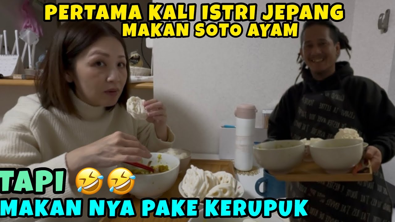 istri Jepang pulang kerja langsung makan soto ayam dengan kerupuk