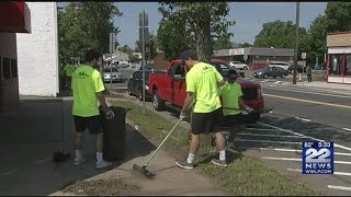 Volunteers help clean up section of Page Boulevard in Springfield