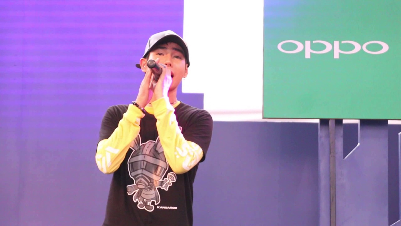 versace on the floor - เป๊ก ผลิตโชค @the street of the mask singer2 20.05.17