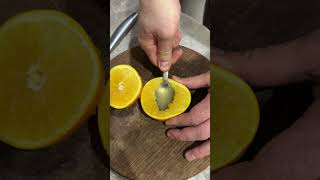 Пожарил апельсин и это круто!🍊 #рецепты #nobleлайфхак #shorts