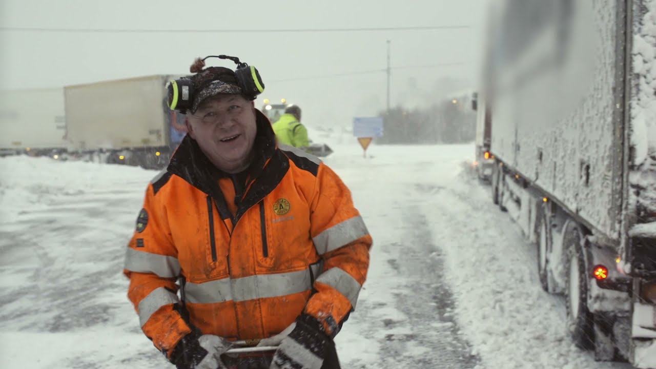 Klipp från säsong 7, Frusna vägar: Stefan kämpar i snöstorm.