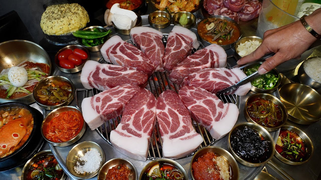 고기 숙성만 336시간!? 고깃집 없는 골목에 차려 대박난! 모든 반찬 싹 다 만드는 꽃목살집┃aged pork / Korean street food