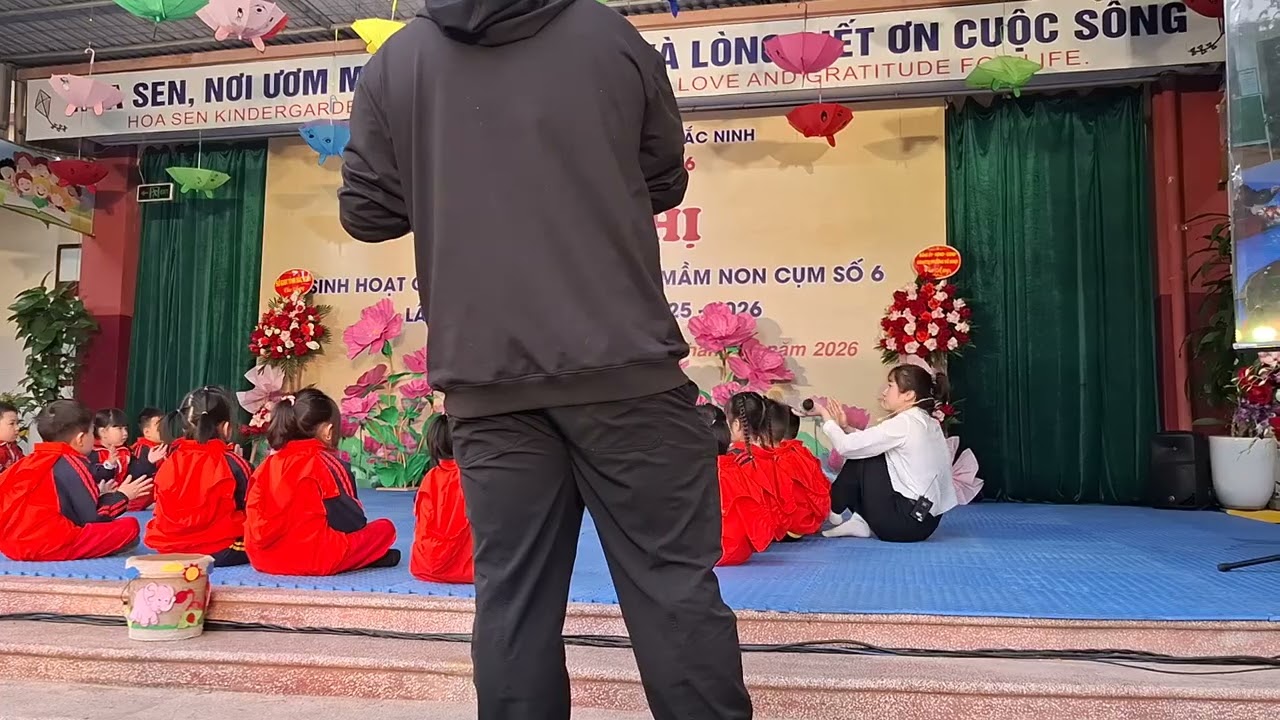 Chủ đề kể chuyện vũ hội trong vườn