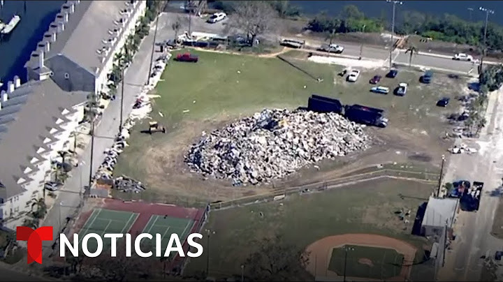 Cuadrillas de limpieza retiran escombros y arena tras la devastación de Milton en Florida