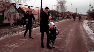 Volunteers Evacuate Ukrainian Civilians From Villages Near Soledar