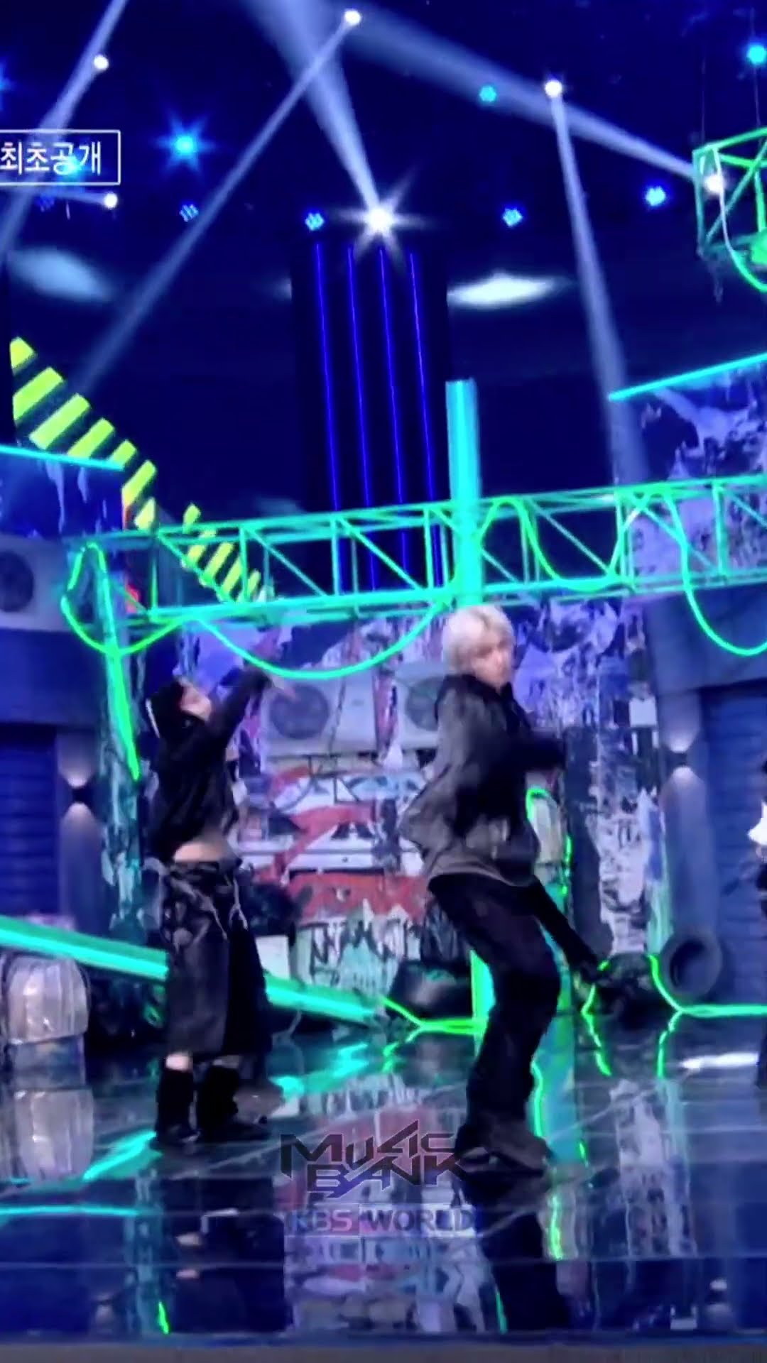 Now or Never - CRAVITY #Now_or_Never #CRAVITY #クレビティ #크래비티 #Shorts #MusicBank | KBS WORLD TV