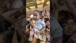 भीड़ के बीच एक माँ की ताकत 😳💪 #eshu #viral #video #shorts