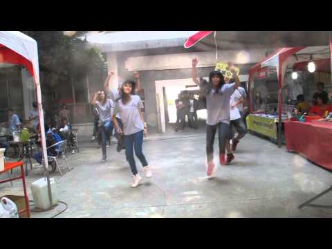 102/10/29 華醫勁舞社* 快閃表演