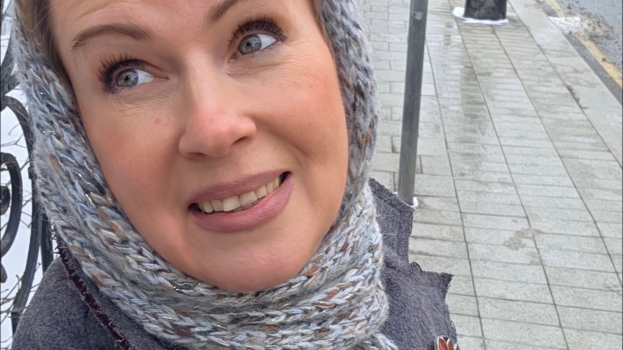 8 марта | при чем тут свитер? Подарок от мужа  и день не дома