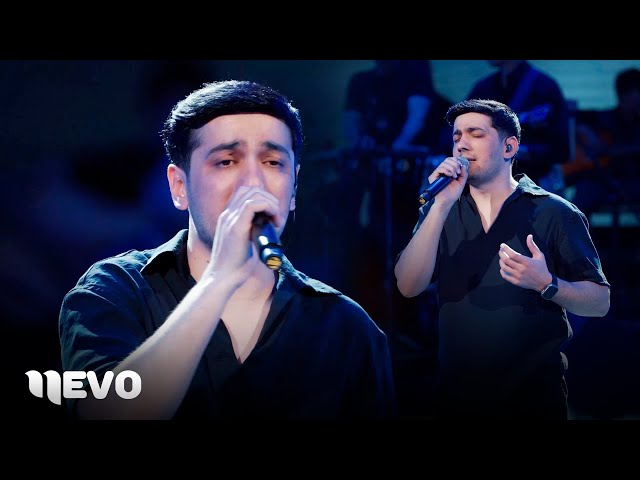 Жалаңаш актриса Тинто Брасстың суреттері