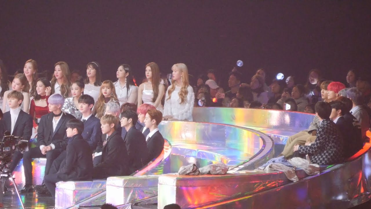 181201 블랙핑크(BLACKPINK),방탄소년단(BTS),워너원,모모랜드, - 홍진영 잘가라 무대 Reaction [4K]  직캠 by Mera