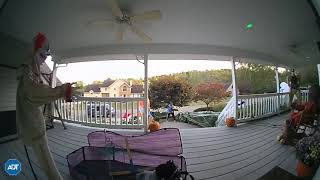Halloween decorations scare Amazon delivery guy