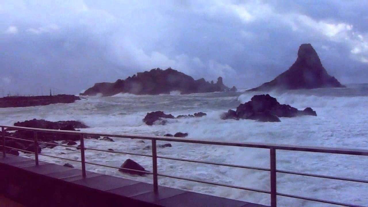 mar ionio agitato Catania-acitrezza