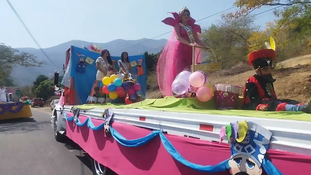 Así empezó la Cabalgata 🐴🐎en Tilzapotla Morelos, y yo me como 2 taquitos pa aguantar.