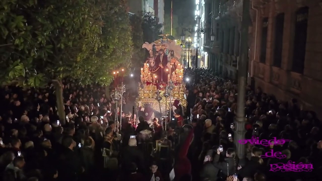 “De La Tenderina al Cielo”. Salida de la “Madruga” de la Hermandad de los Estudiantes de Oviedo