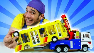 Reparamos un autobús de juguete. ¡Oh, se dañó! Juegos de reparar coches screenshot 1