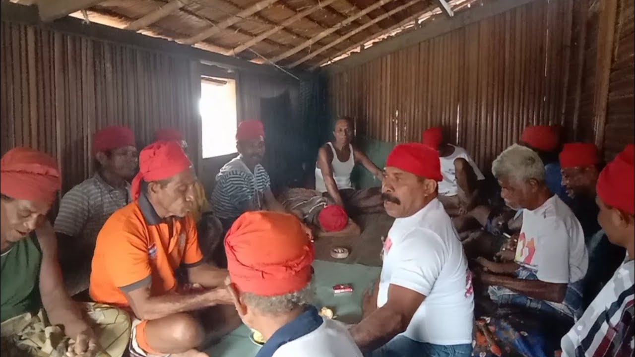 Acara Duduk Adat dan Papar gigi.  di Yalohatan  Negeri TAMILOUW