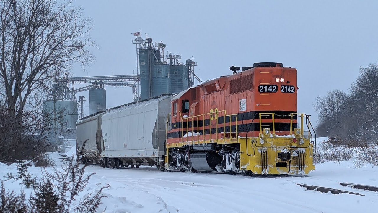 Snowy SARE! BPRR GP-38 at Arcade Junction with a Local in Lake Effect Snow 12/04/25 