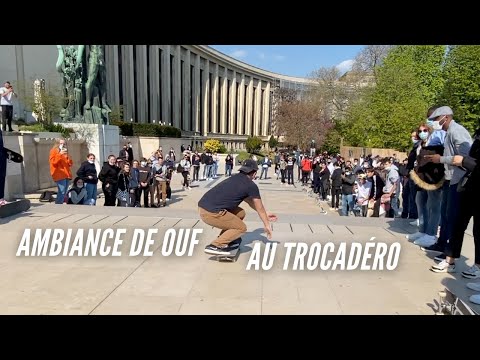 Street jam sur les neuf marches du Trocadéro, spot de skate face à la tour Eiffel