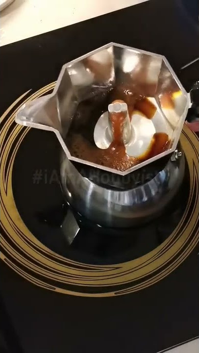 Bialetti 4-Cup Mokapot Induction 1:10 Ratio... watch out for the first 30 seconds after the first ..
