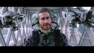 Mysterio orkestreer 'n drone-aanval in Londen, met die doel om die wêreld se held te word. Intussen 
