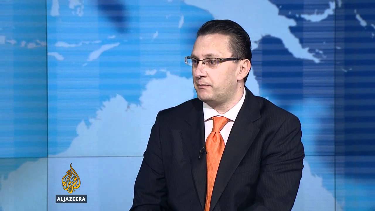 زوران توميتش يتحدث عن تأثير الانتخابات الروسية على المنطقة - قناة الجزيرة البلقان