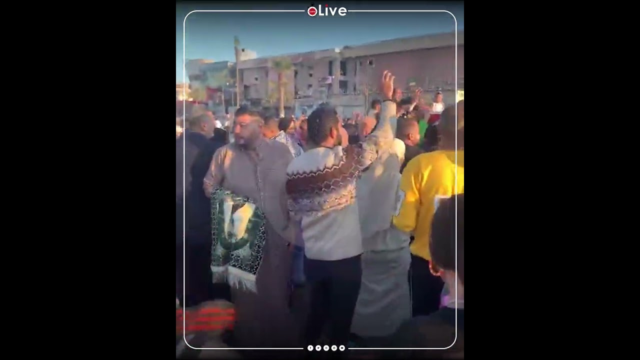 بتطير في الهواء.. زحام المواطنين للحصول على لعبة العيد ببورسعيد