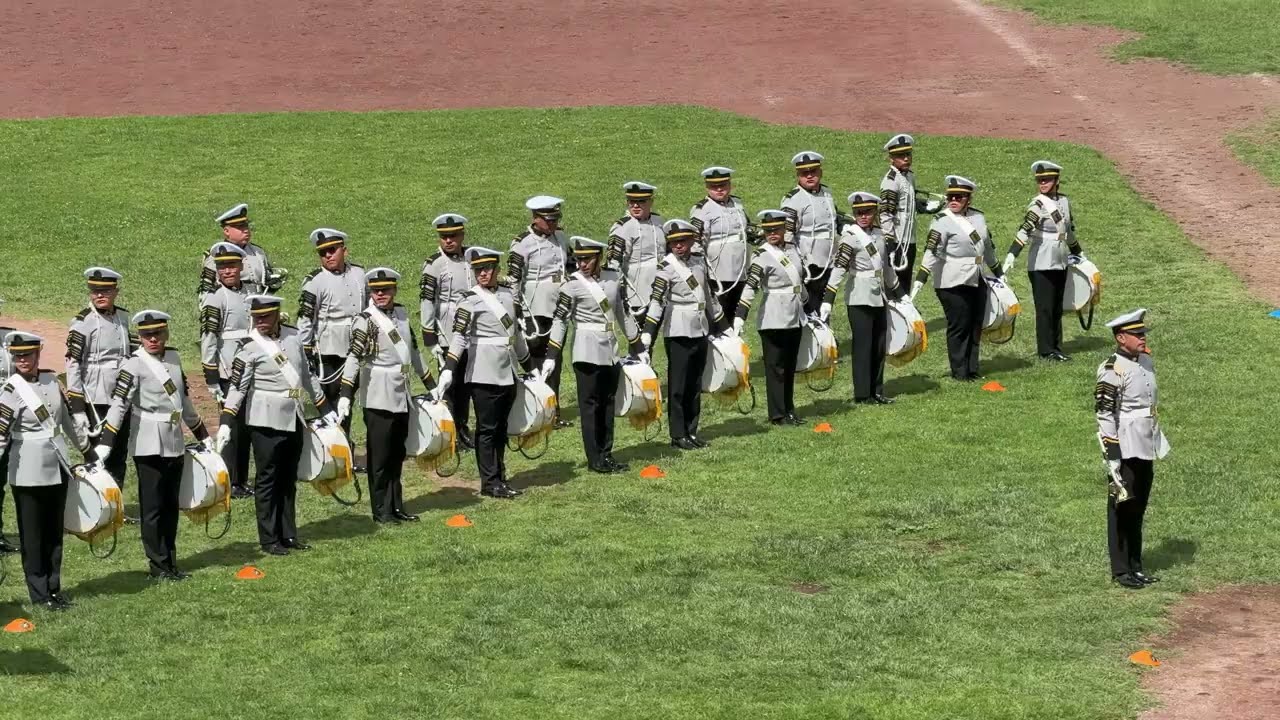 Banda de Guerra Honorable Leyenda Oro Calderon 2025