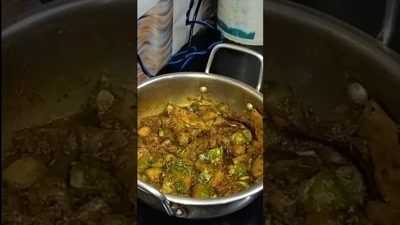 भंडारे जैसी खट्टी-मीठी कद्दू की सब्जी और फूली-फूली पूरी 😍 एक बार खाओगे तो बार-बार बनाओगे! #shorts