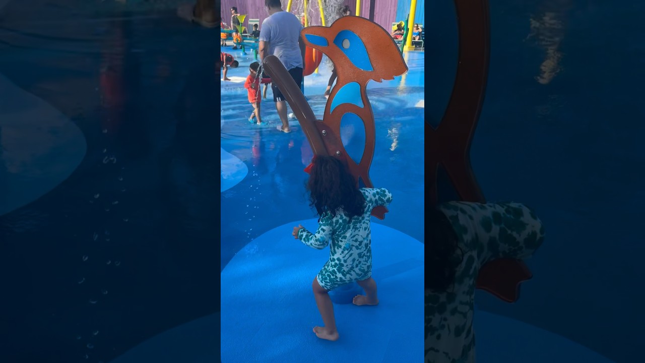 😂Cute Little Girl Having Fun Playing At The Water Park 