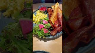 We love an affordable food spot👀 #food #foodie #torontolife #toronto #foodreview #shorts #viral