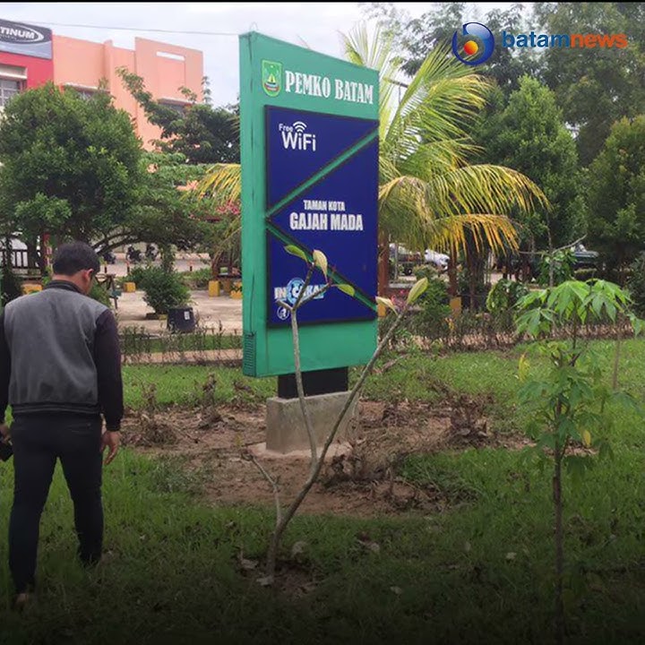Sepasang Remaja Diduga Mesum Dalam Toilet di Tiban