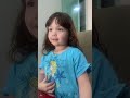 A cara nem treme! Filha dá "desculpinha" à mãe depois de chamada da professora
