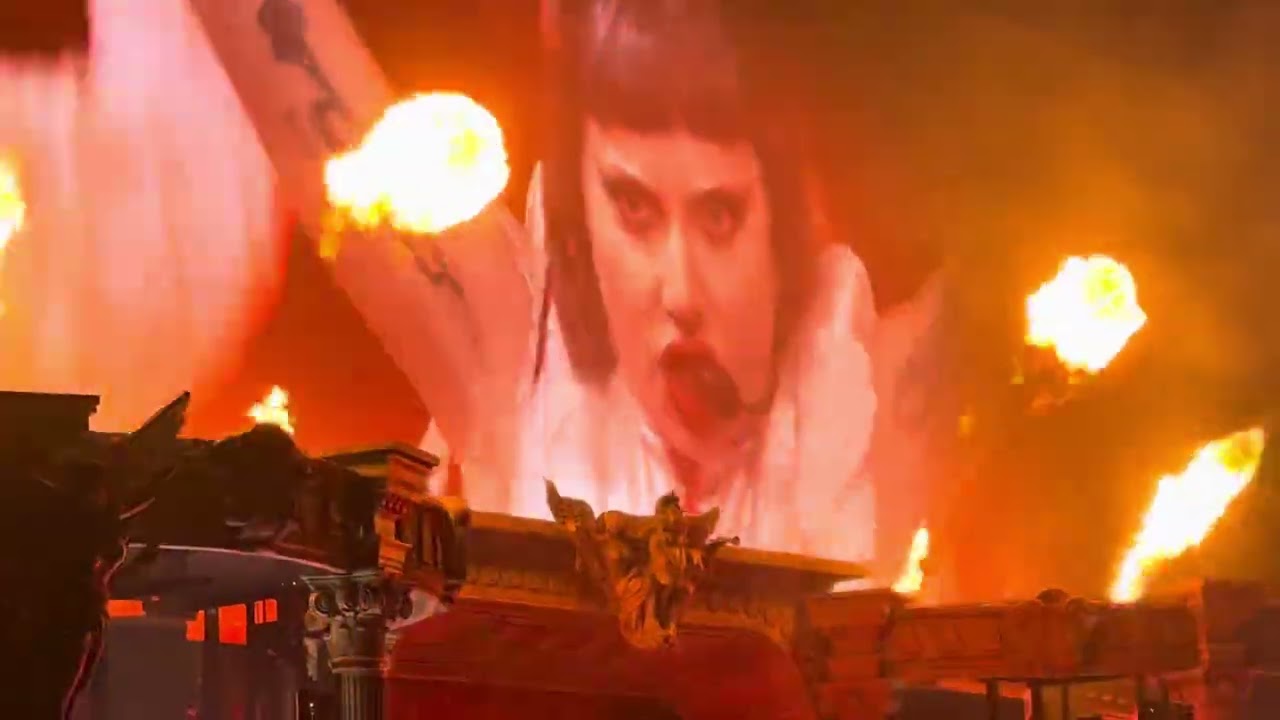 Bad Romance - Lady Gaga Mayhem Ball (Toronto, ON - N2) 