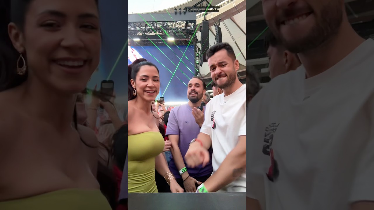 Sacando los prohibidos en el concierto de Bad Bunny