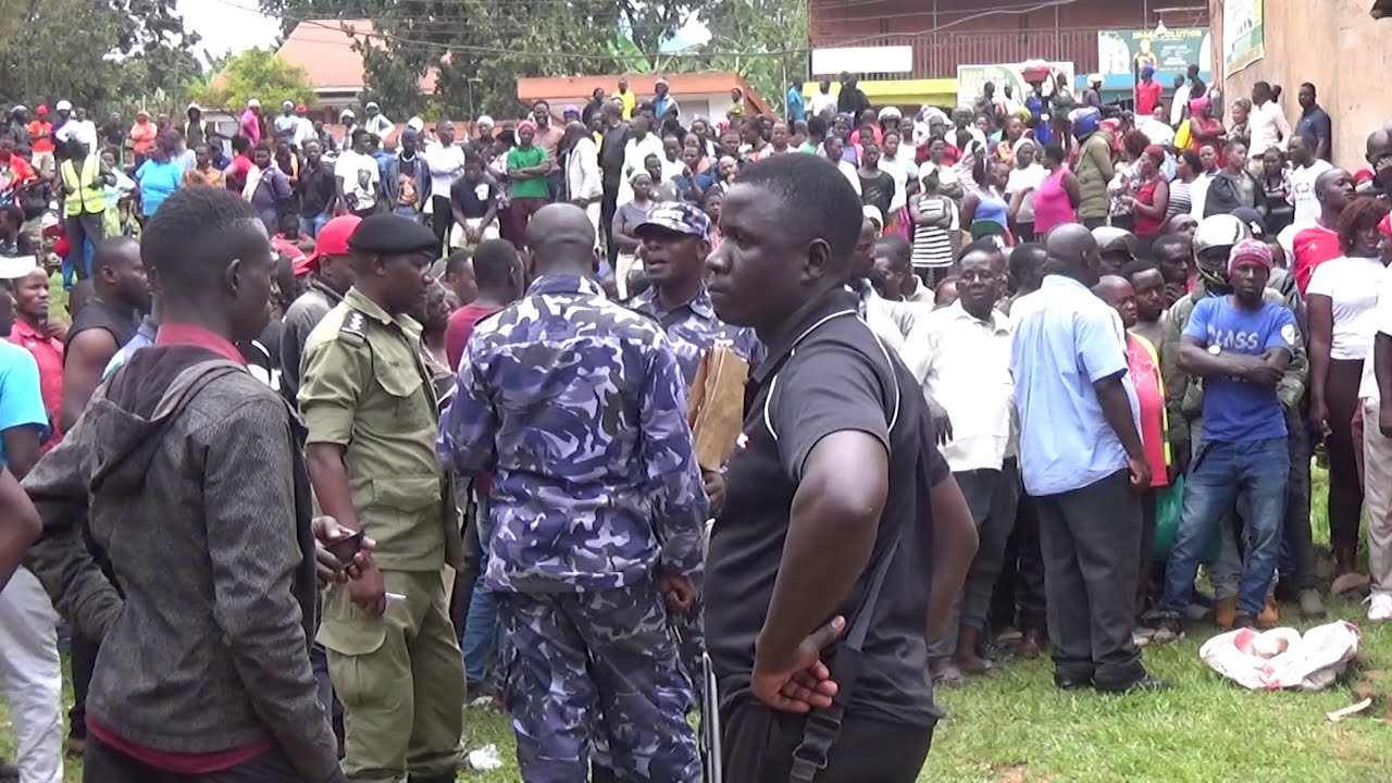 Agabuutikidde Abaagalana basoowaganye omusajja n’asalako muganziwe obulago. Poliisi emukutte.