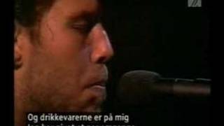 Miniatura de vídeo de "Tom Waits - Warm Beer Cold Women"