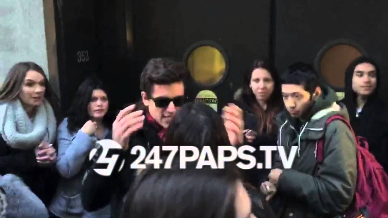 (New) (Exclusive) Jack Johnson and Jack Gilinsky showing love to there Fans in NYC