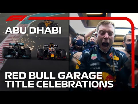 Red Bull Garage Watches Dramatic Final Lap | 2021 Abu Dhabi Grand Prix