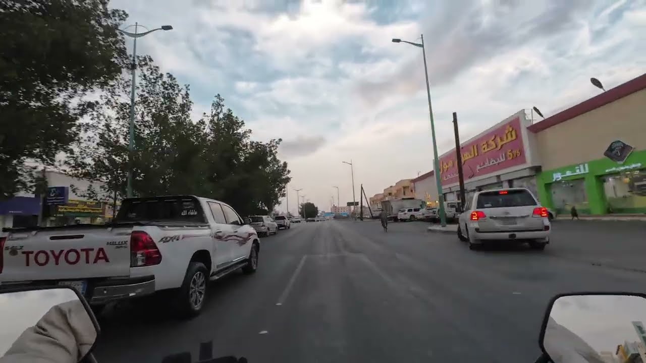 جولة بالدباب في محافظة بيشة | شارع أبها – الخالدية – السوق الشعبي – أجواء ممتعة