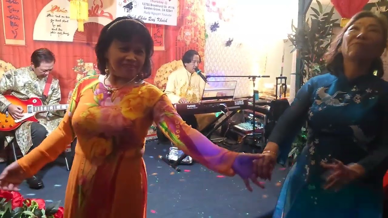 02/20/26 TRƯỚC THỀM NĂM MỚI :  Người đẹp PHƯƠNG AN  Hát Tặng các bạn Bài MỘNG CHIỀU XUÂN. 