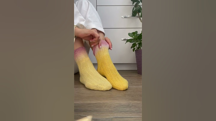 If you think these socks are different colors — you’re absolutely right 😁#IndieDyerLife #knittig