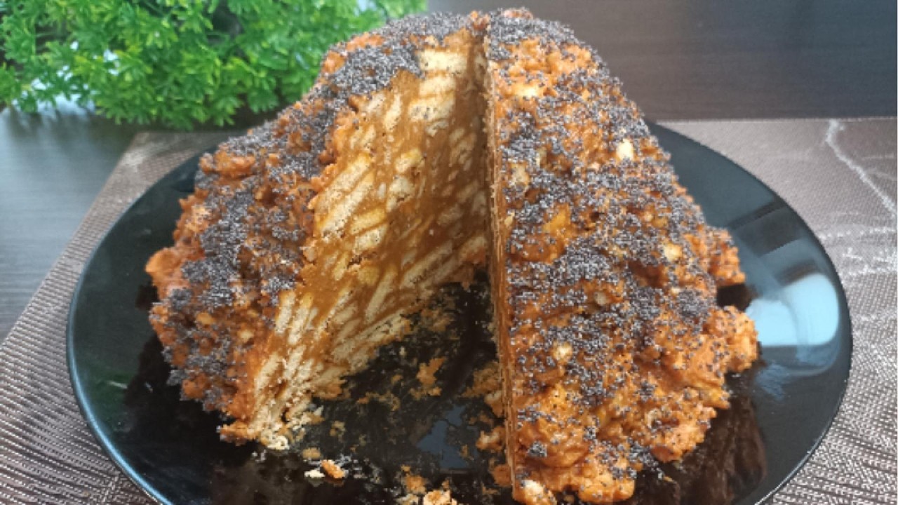 No-Bake Walnut Cookie Cake | Easy Dulce de Leche Dessert