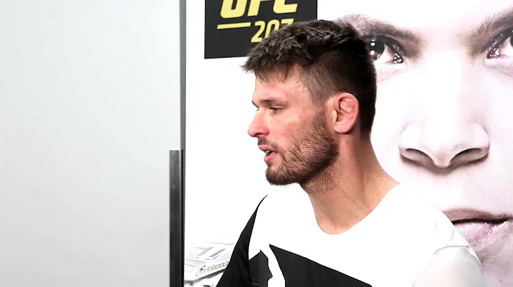 Võ sĩ Tim Means nói về đòn gối gây tranh cãi và kết quả của anh tại UFC 207