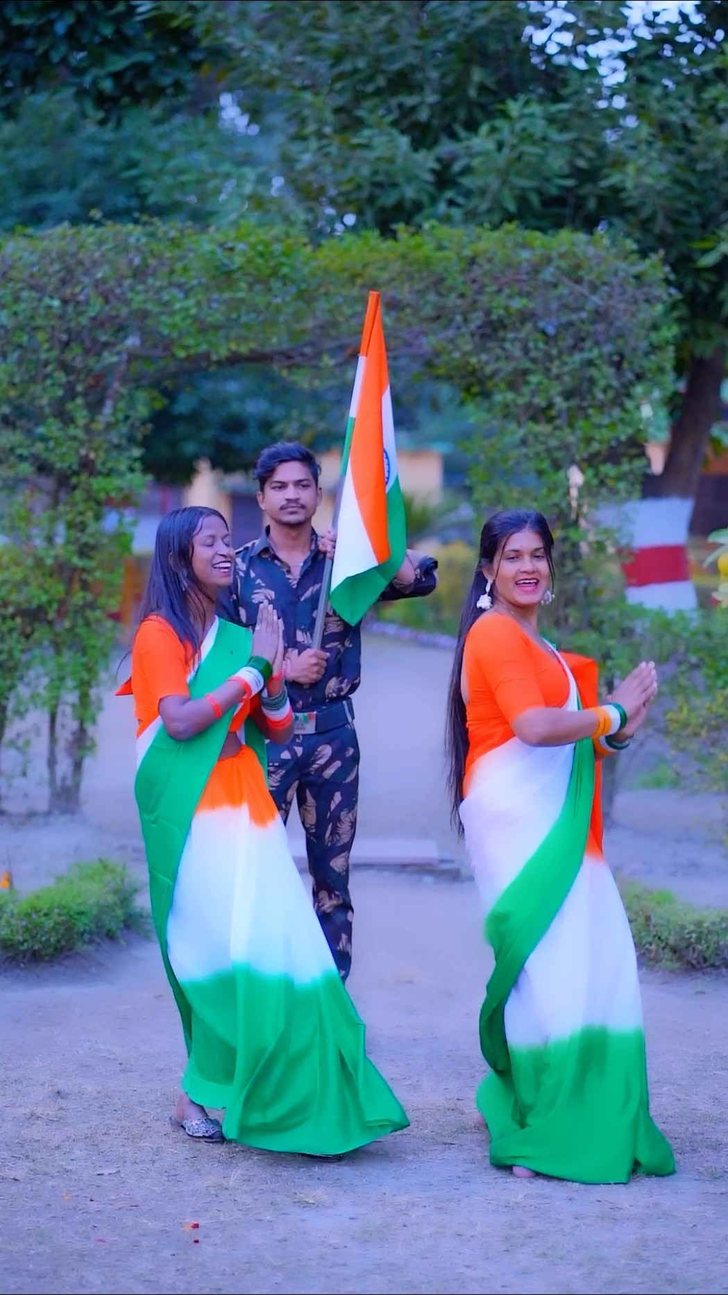 Yahan har kadam kadam pe Dharti badle rang