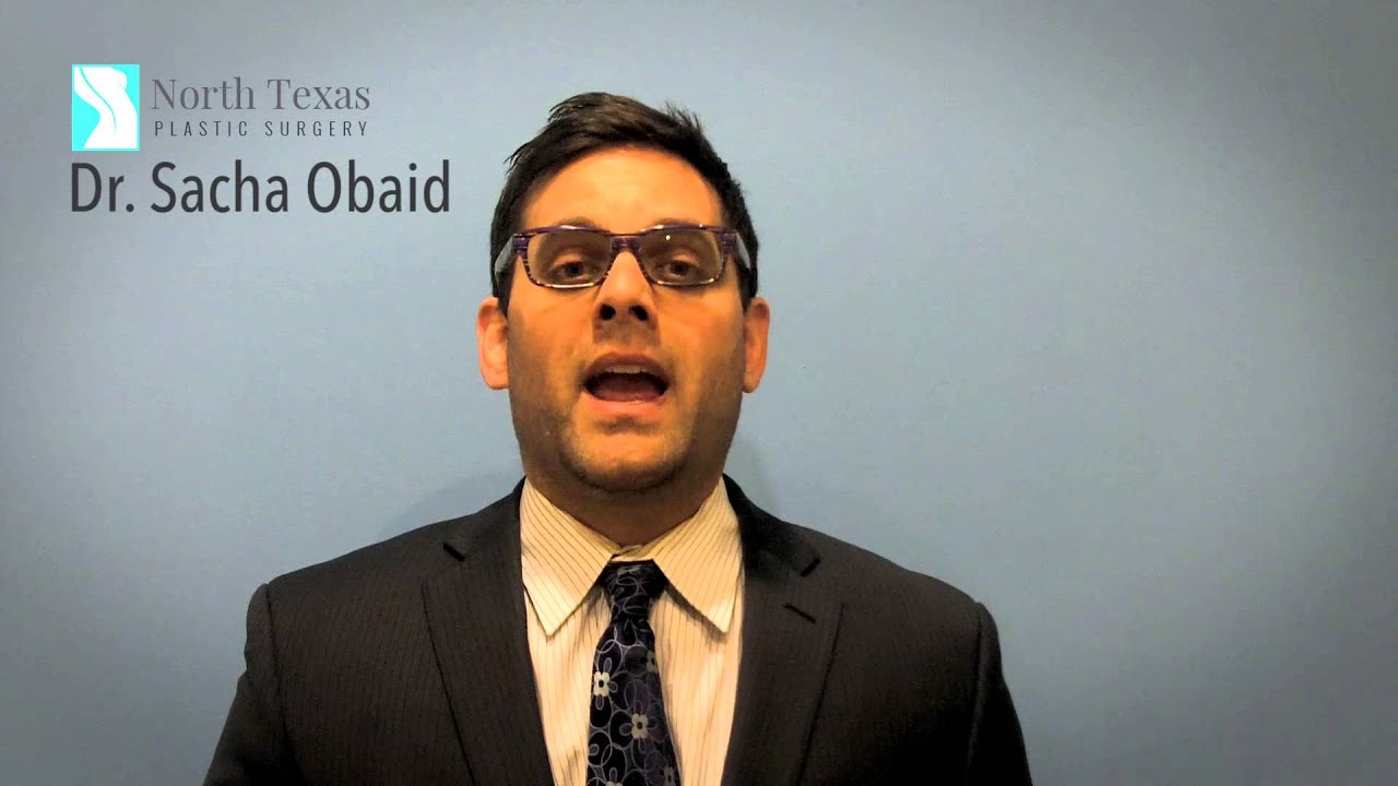 Choosing between smooth and textured breast implants